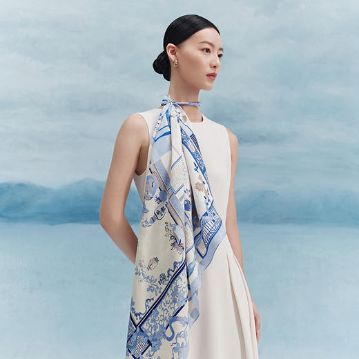 万事利“四时窗景”88厘米双面印花大方巾 商品图2