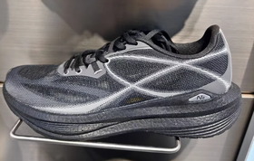 安踏冠军轻风男子跑步鞋2025冬新款透气轻便运动休闲鞋112545532A