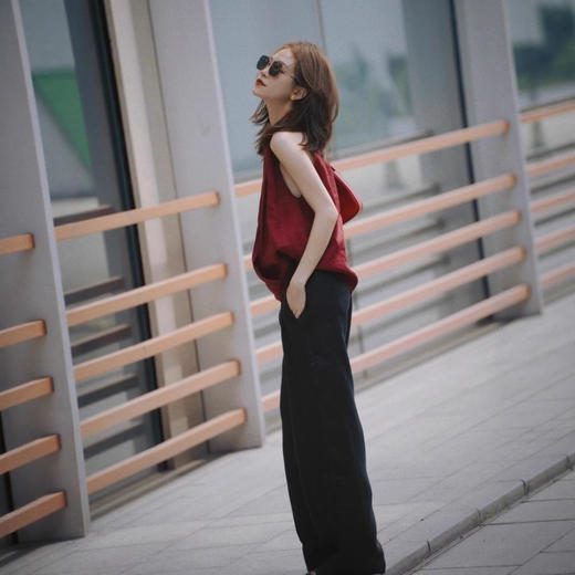 MZ18885法式别致绝美上衣夏气质时髦洋气高级感轻奢减龄红色无袖亚麻衬衫 商品图4