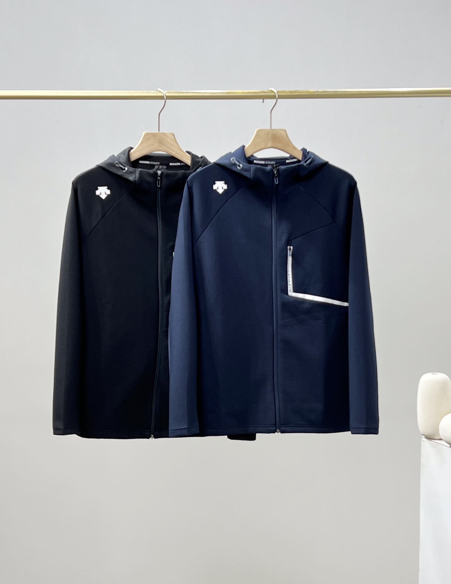 点此购买 迪桑特春秋季男士拉链连帽外套 37 326288