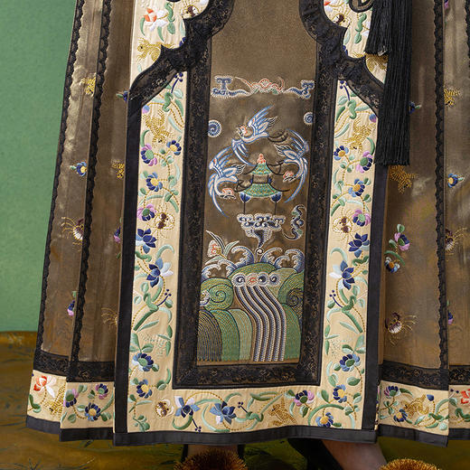 【林栖设计小店】生活在左马面裙蟾宫折桂金缎国风2025秋季新款半身裙1953111 商品图3