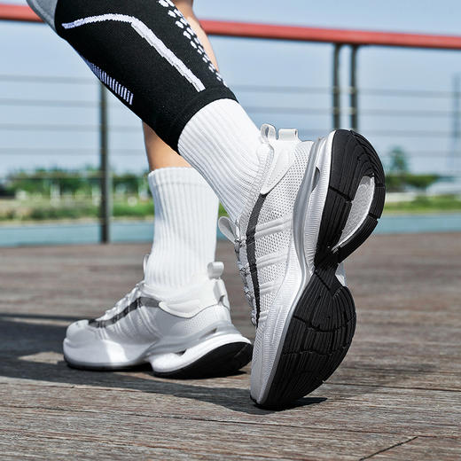 热卖中！！建议拍大一码！【奥特莱斯线下专柜有售】简届扶摇爆米花缓震运动老爹鞋（男女同款） 商品图6