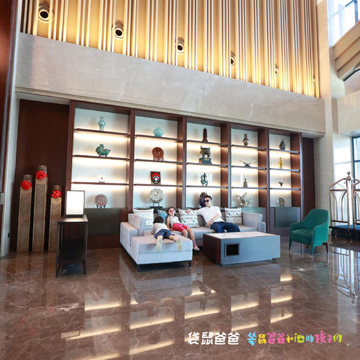 【袋鼠爸爸去哪儿丨宝鸡*海棠陇县度假酒店】酒店在陇县关山草原与龙门洞景区之间，是一座园林式度假酒店，146间客房，超450平米恒温泳池，快去陇县打卡陕西版阿勒泰吧~ 商品图1