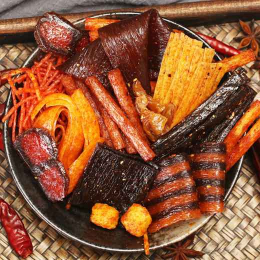 【粉丝福利❗️9.9秒10袋🔥辣条组合大礼包】童年怀旧零食，鲜香麻辣有嚼劲，整箱组合小时候的回忆休闲辣片食品 商品图3