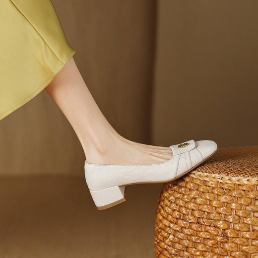 【预售5天】法式山茶花质感手抓软皮秋季粗中跟方头真软皮浅口单鞋女AJ&AJ9561 商品图4