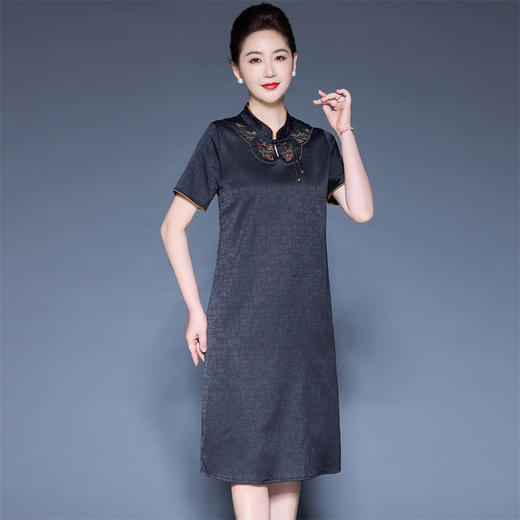 GYYty8608国风妈妈高级感夏季仿真丝连衣裙女2025新款洋气中式缎面刺绣裙子 商品图1