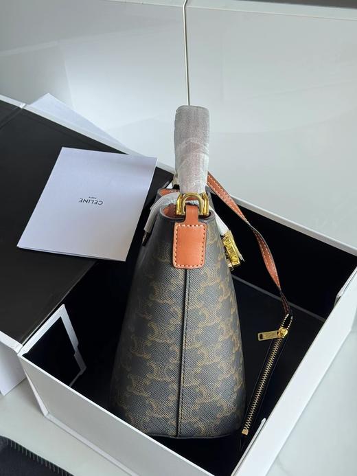 D080602新款老花塑造洗练流畅水桶廓型金色凯旋徽标小号桶包 商品图4