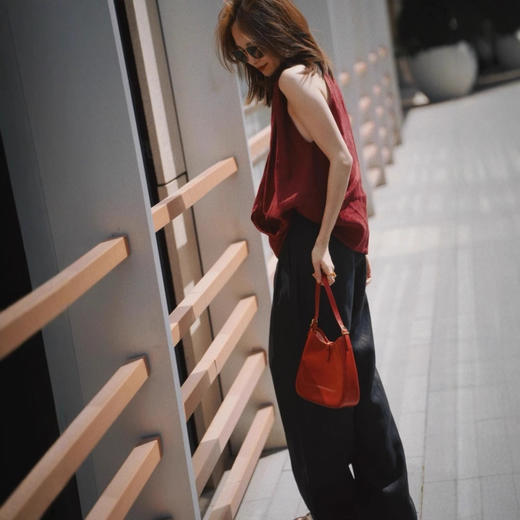 MZ18885法式别致绝美上衣夏气质时髦洋气高级感轻奢减龄红色无袖亚麻衬衫 商品图2