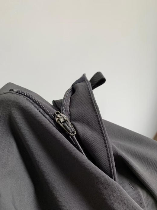 外贸原单ARC'TERYX始祖鸟 GAMMA AR PANT 防风 男子 软壳长裤
颜色：灰黑色
尺码：31、32、33、34 商品图5