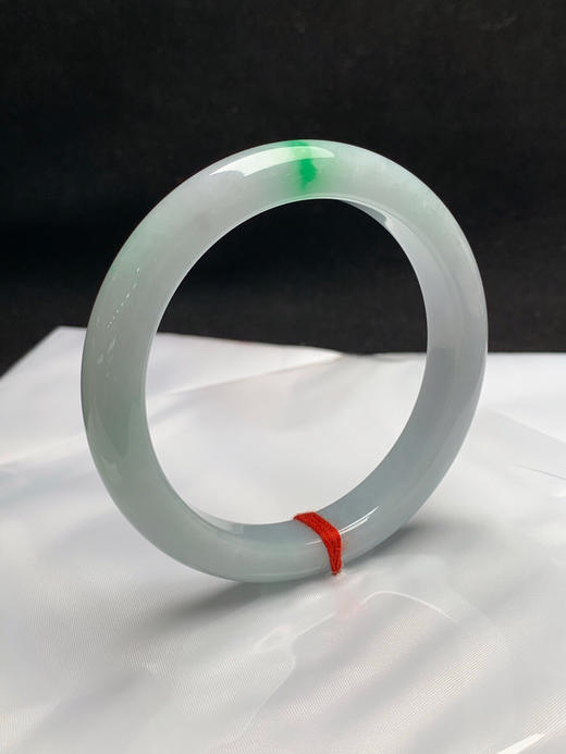 620682，60.9圈口，飘绿正圈平安镯，淡底色飘阳绿，飘色辣 商品图1