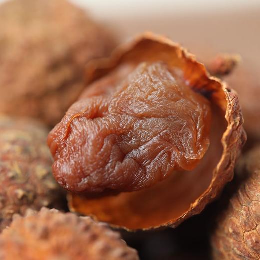 ♥️肉厚核小的仙香糯荔枝干 ·新鲜荔枝 · 古法烘烤 · 🙅‍♂️不添加防腐剂、香精等🙅‍♂️不熏硫🙅‍♂️不加糖，每颗荔枝干都是自然的香甜（冷藏保存） 商品图1