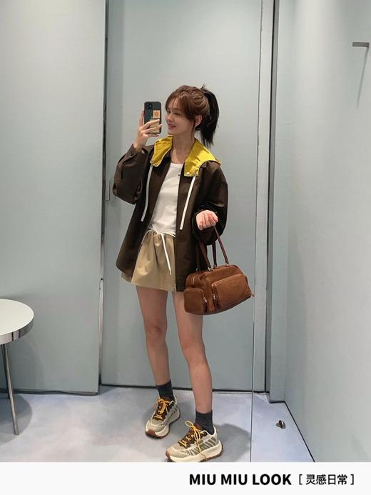 缪缪 在引领纤细的「薄底鞋」美学多年后，Miu Miu 悄然转向，上架了一款名为 Technical fabric sneakers 的厚底运动鞋（ZX*DBG) 商品图9