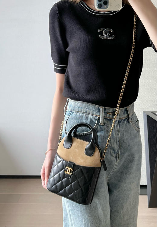 香奈儿 25A手工坊 竖款贝壳包 麂皮棕拼黑色（LZ） 商品图5