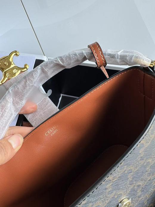 D080602新款老花塑造洗练流畅水桶廓型金色凯旋徽标小号桶包 商品图7