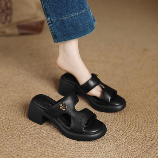 【预售5天】夏新款软羊皮圆头露趾凉鞋女金属花朵休闲舒适外穿厚底拖鞋JLY&18-699 商品图1