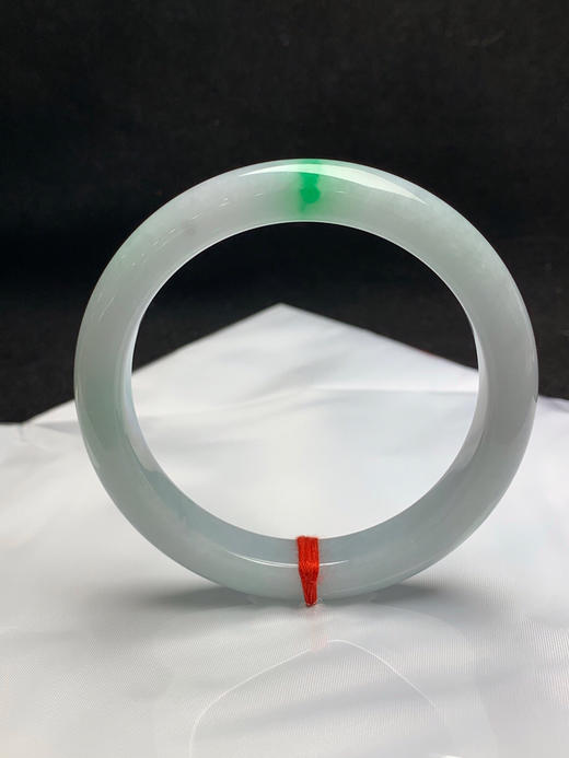 620682，60.9圈口，飘绿正圈平安镯，淡底色飘阳绿，飘色辣 商品图0