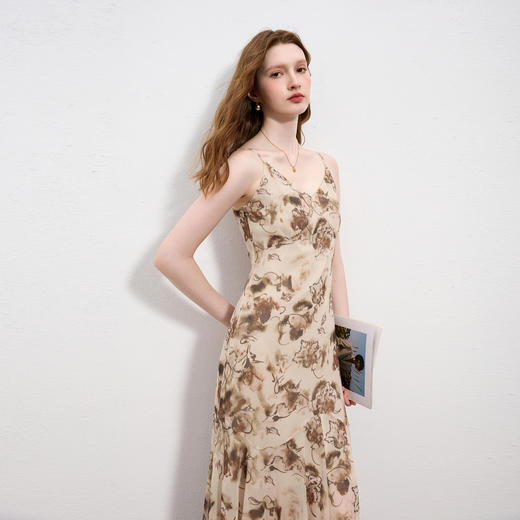 三彩2025秋季新款无袖印花雪纺裙吊带连衣裙A字荷叶边长裙M 商品图2