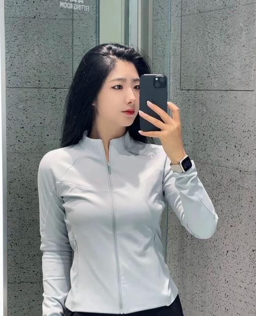 点此购买 迪桑特春秋季训练运动女士空气层运动上衣外套 qk 326401 商品图7