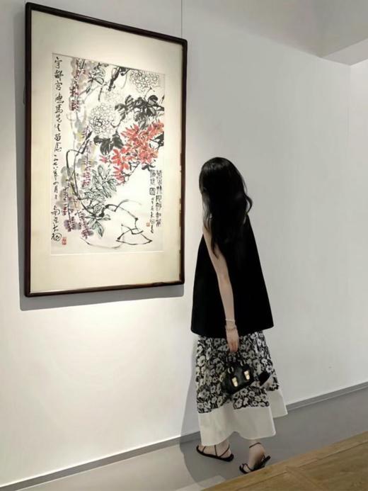 【百图lulu定制】【济州岛套装】【一套199】黑色工字领背心 数码花朵印花  弹力腰头 雪纺半裙 商品图0