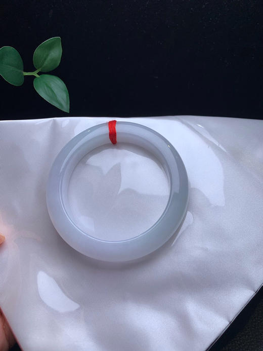 620686，54.8白月光手镯 ，清新白底色，底妆均匀细腻，清清爽爽 商品图4