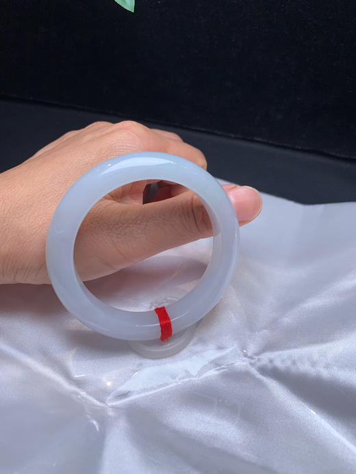 620685，53.5 白月光手镯 ，清新白底色，底妆均匀细腻，清清爽爽 商品图5