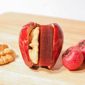 舌里枣夹核桃夹山楂糕1000g 红枣夹核桃仁 新疆红小派休闲年货零食 /休闲食品 /蜜饯果干 /枣 商品图1