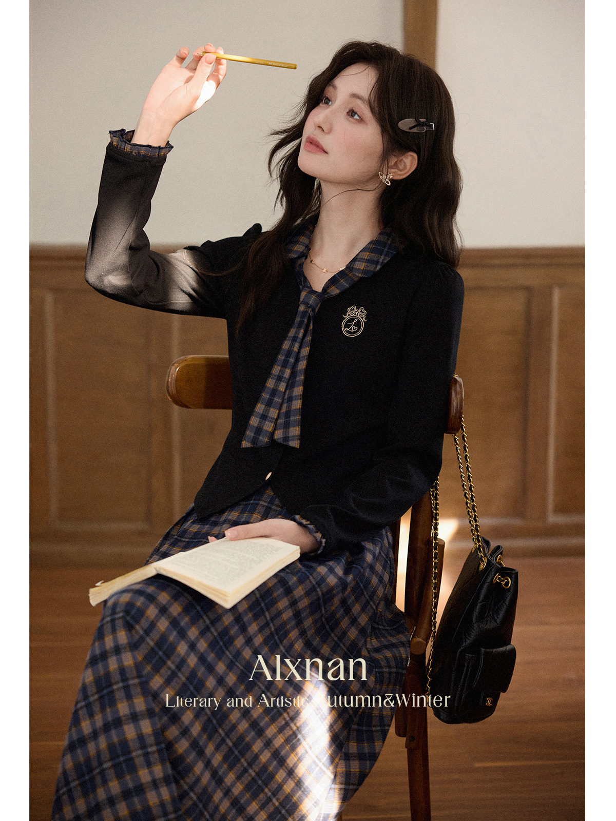 鹿向南「浮光漫记」学院风套装女2025新款秋季黑色T恤格纹半身裙