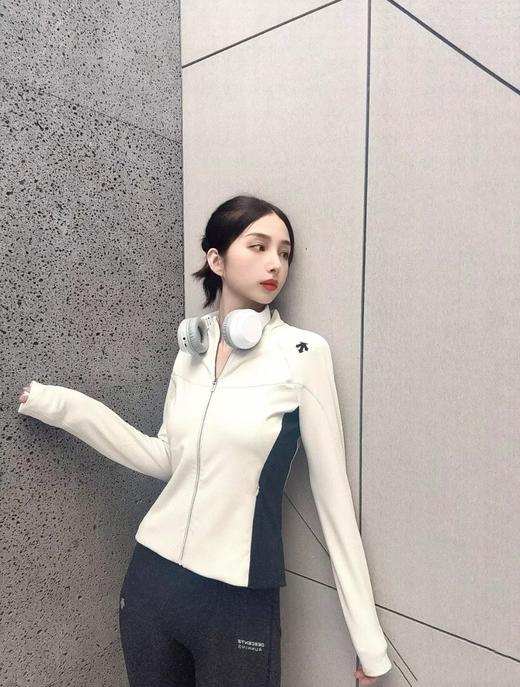 点此购买 迪桑特春秋季训练运动女士空气层运动上衣外套 qk 326401 商品图10