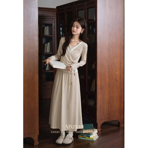 鹿向南「油画风铃」燕麦色半身裙女秋季新款宽松休闲A字中长裙子 商品图0