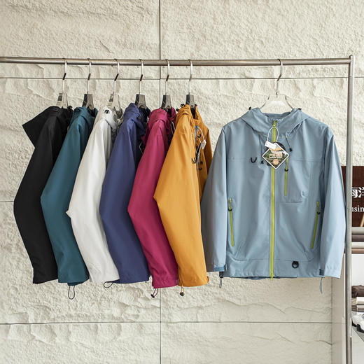 【秋天第一件外套】户外山系冲锋衣外套！2025男女情侣工装防水防风登山连帽休闲夹克外套! 商品图0