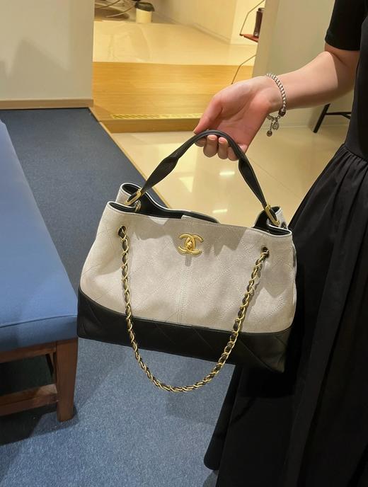 香奈儿  25A手工坊 横款购物包麂皮纹灰色（LZ） 商品图7