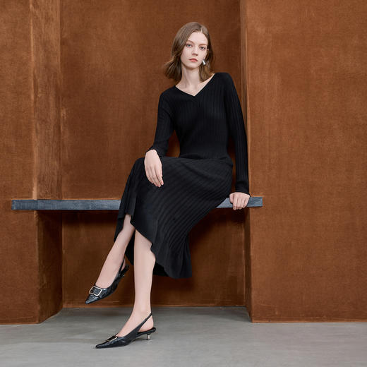 三彩2025秋季新款针织连衣裙V领收腰鱼尾裙长裙显瘦优雅M 商品图3