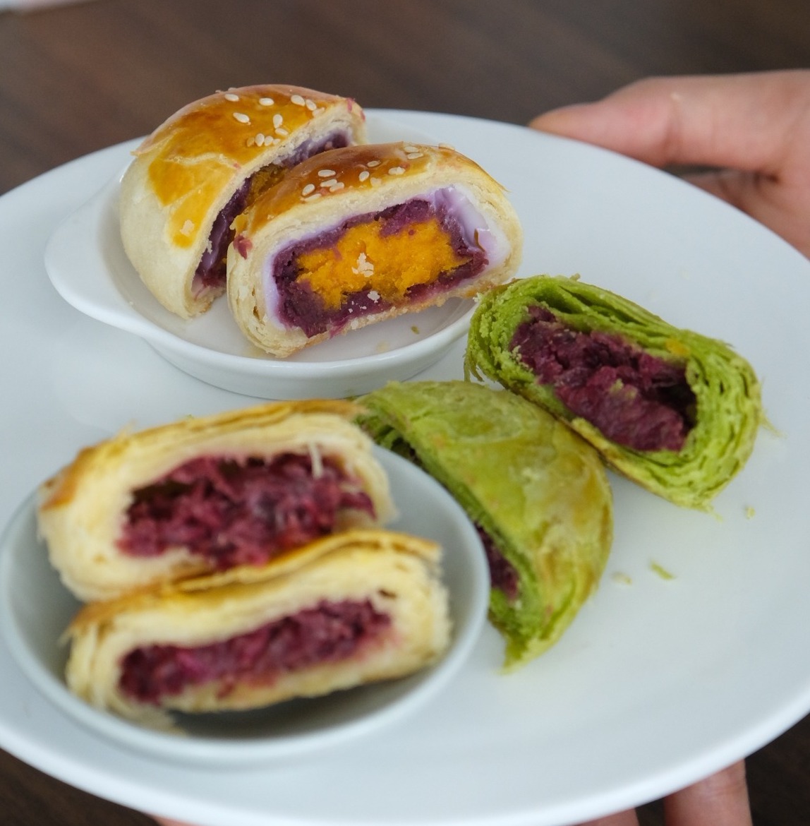 新增蛋黄酥【手工制作 九朵玫瑰一块饼】玫瑰鲜花饼 浓郁花香  酥软细腻  云南特产伴手好礼 8枚*40g*2盒