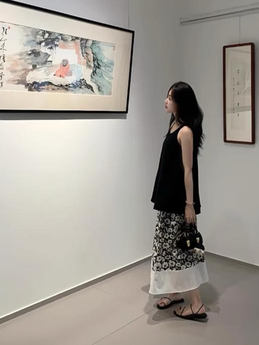 【百图lulu定制】【济州岛套装】【一套199】黑色工字领背心 数码花朵印花  弹力腰头 雪纺半裙 商品图3