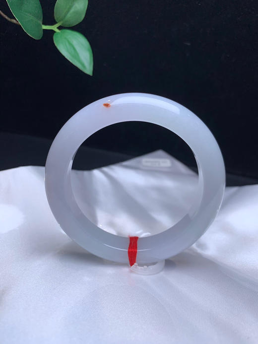 620686，54.8白月光手镯 ，清新白底色，底妆均匀细腻，清清爽爽 商品图1