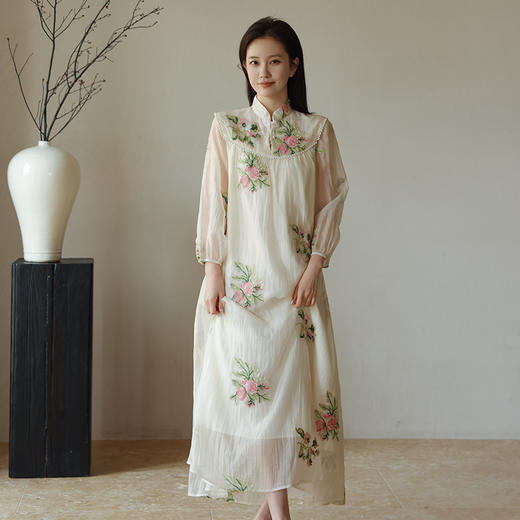 会员福利【重工刺绣！宫廷风】拉夏贝尔/La Chapelle立领刺绣新中式长袖连衣裙2025年新款 商品图7