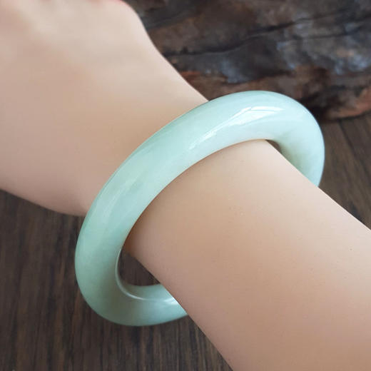 【天然正品】A货翡翠天然细腻无纹裂糯种圆条58.5号翡翠手镯女士现售价：980特价！280325AH64 商品图6