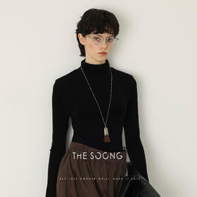 THESOONG|"经典时髦精"醋酸柔感黑色螺纹高领修身打底上衣HWTX7341