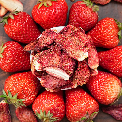 本味草莓干#酸甜软糯有嚼劲，11斤鲜莓出1斤果干，原果对切，配料干净，花青素满满~ 商品图0