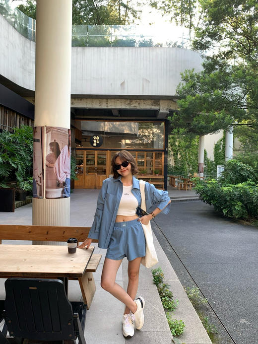 Al*o Yoga Pinstripe Daylight 宽松衬衫➕PINSTRIPE DAYLIGHT BOXER SHORT条纹短裤🩳 套装 商品图12