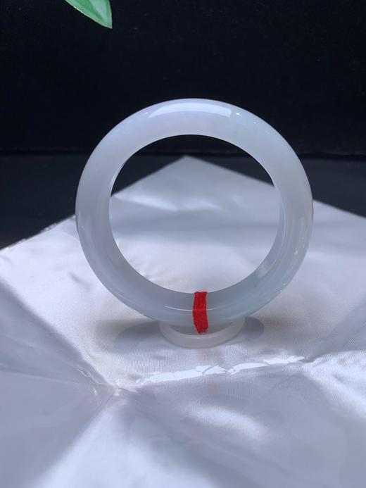 620685，53.5 白月光手镯 ，清新白底色，底妆均匀细腻，清清爽爽 商品图2