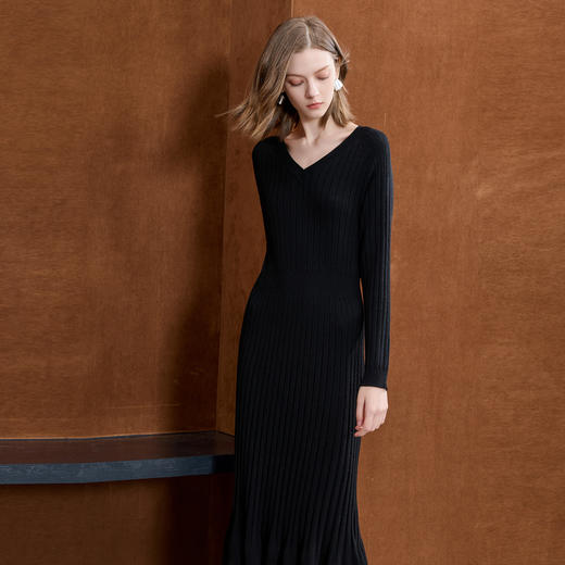 三彩2025秋季新款针织连衣裙V领收腰鱼尾裙长裙显瘦优雅M 商品图2