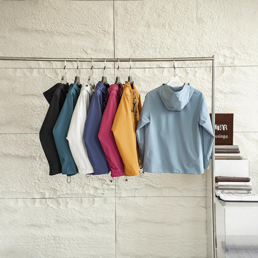 【秋天第一件外套】户外山系冲锋衣外套！2025男女情侣工装防水防风登山连帽休闲夹克外套! 商品图1