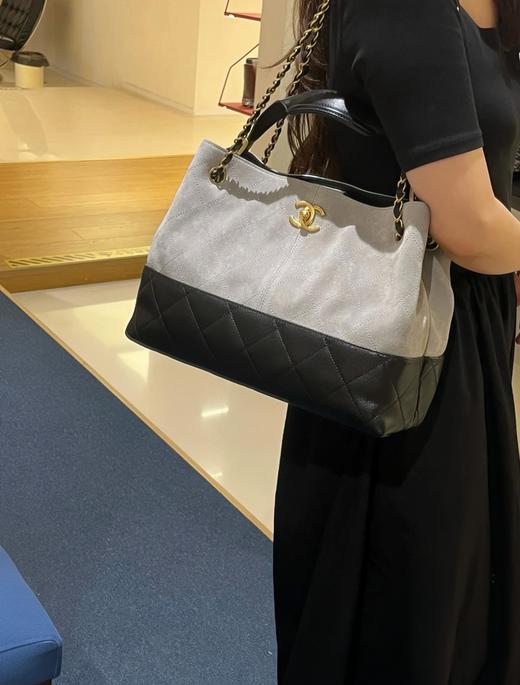 香奈儿  25A手工坊 横款购物包麂皮纹灰色（LZ） 商品图11
