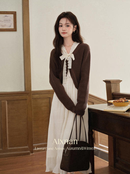 鹿向南「褐屿风吟」棕色长袖V领针织衫秋新款百搭通勤短款开衫女 商品图0