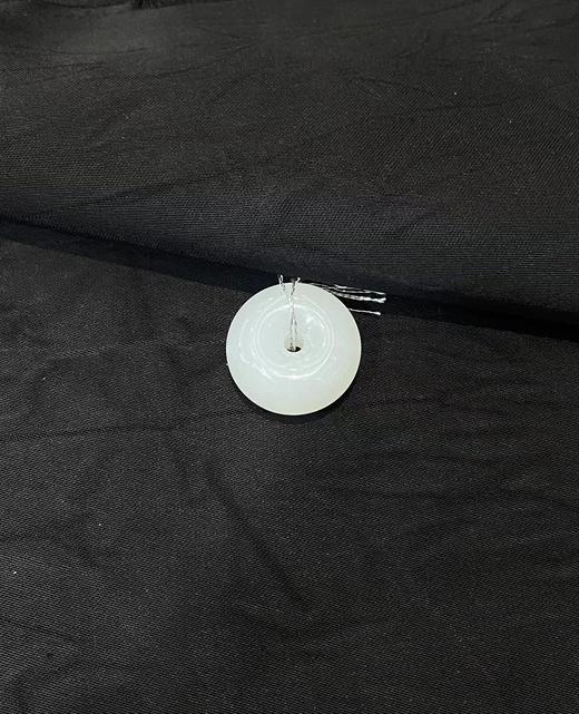 【于田产和田玉羊脂白平安扣】编号D48358/18# /5.7克，出证书，发货1~五天，48小时鉴赏期 商品图3