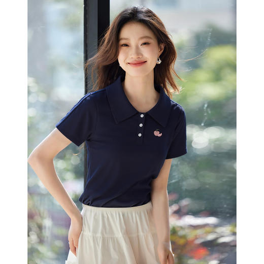 【周四狂欢价】熙世界粉色正肩POLO衫上衣女夏季2025新款刺绣休闲风翻领短袖t恤 商品图5