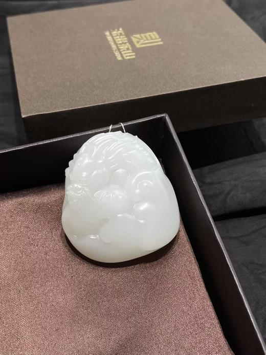 【于田产和田玉95料羊脂白龙行天下吊坠】编号HA30112S，43*40，55克，出证书，发货1~五天，48小时鉴赏期 商品图2