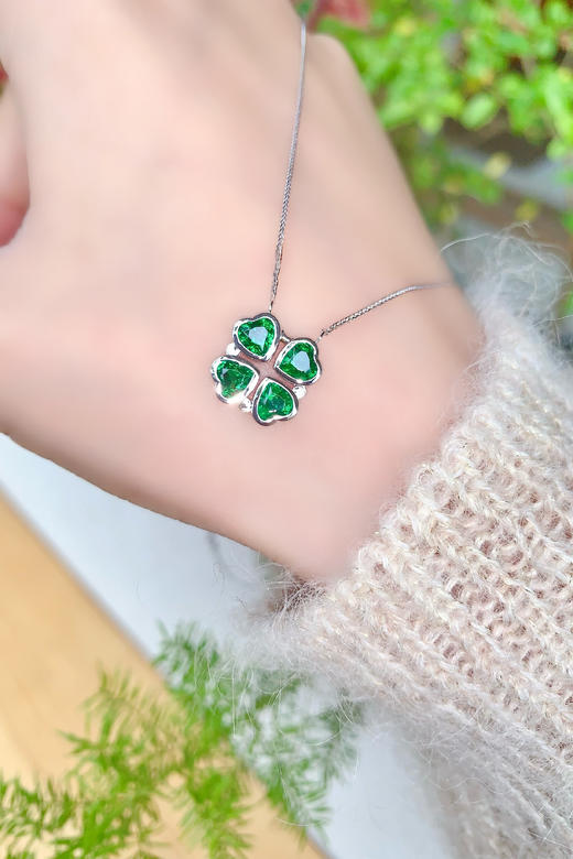 【梁小姐彩宝】两戴款！18K金肯尼亚卡扎尼绿沙弗莱幸运四叶草爱心项链1.50克拉(3-5天左右) 商品图5