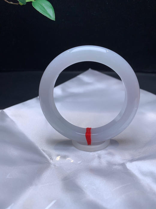 620686，54.8白月光手镯 ，清新白底色，底妆均匀细腻，清清爽爽 商品图0